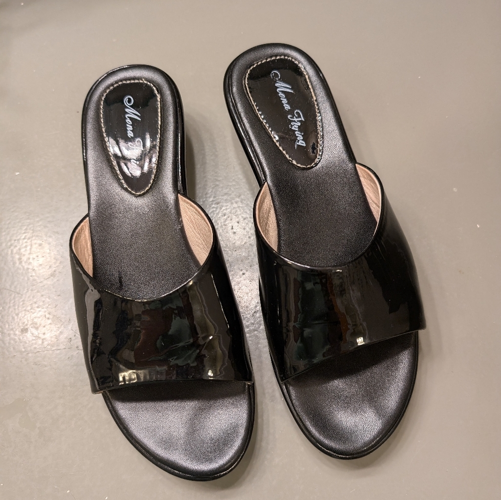 Mona Flying Black patent slides sz 41